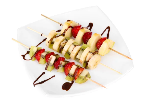 Mixed fruits and berries on skewers with chocolate isolated on white — Stock Photo, Image
