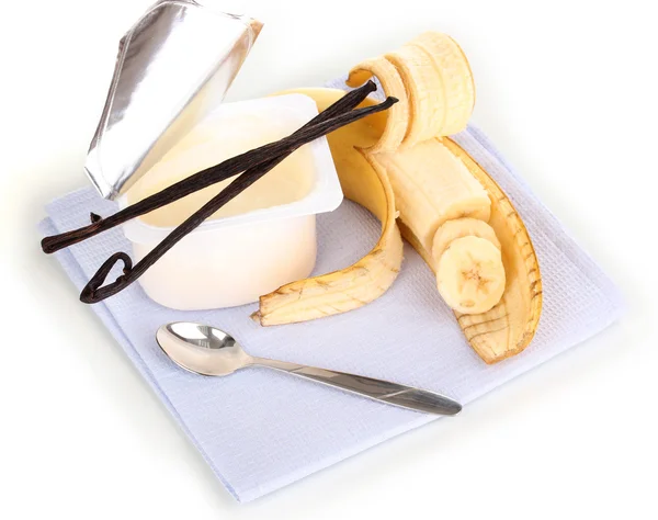 Йогурт з ваніллю та бананом ізольований на білому — стокове фото