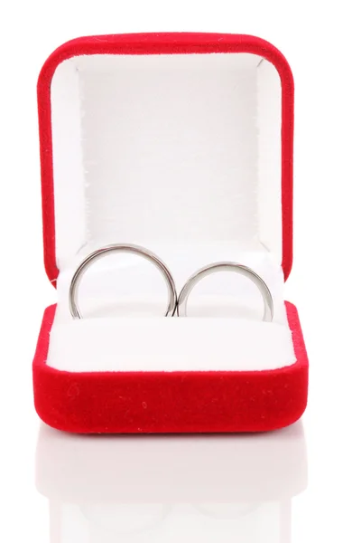 Anneaux de mariage en boîte rouge isolé sur blanc — Photo