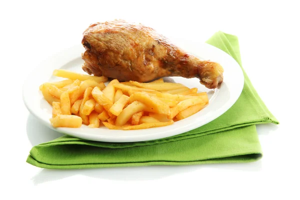 Pieczeń z kurczaka z frytkami na talerzu, na białym tle — Zdjęcie stockowe