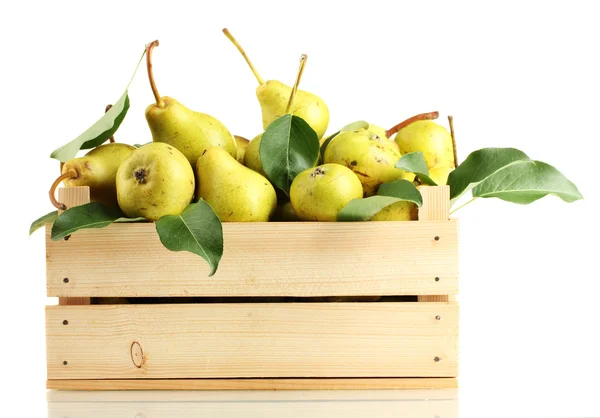Sappige smaakvolle peren in vak geïsoleerd op wit — Stockfoto