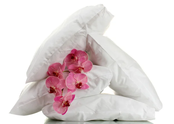 Almohadas y flores, aisladas en blanco — Foto de Stock
