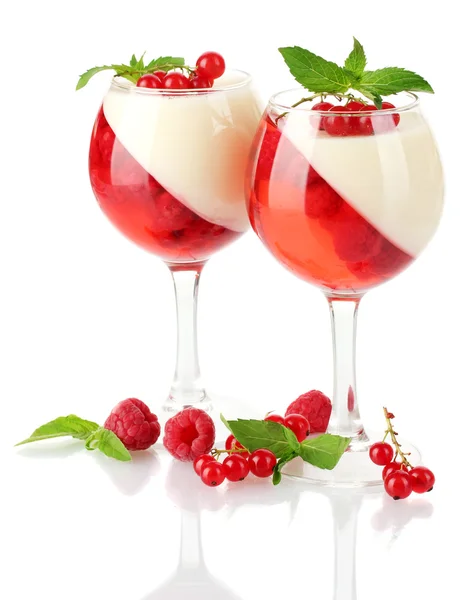 Gelatina di frutta con cioccolato e bacche in bicchieri isolati su bianco — Foto Stock