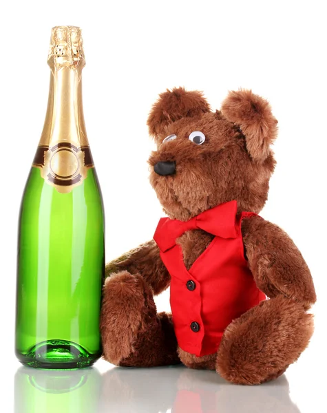 Игрушечный медведь и бутылка шампанского изолированы на белом — стоковое фото