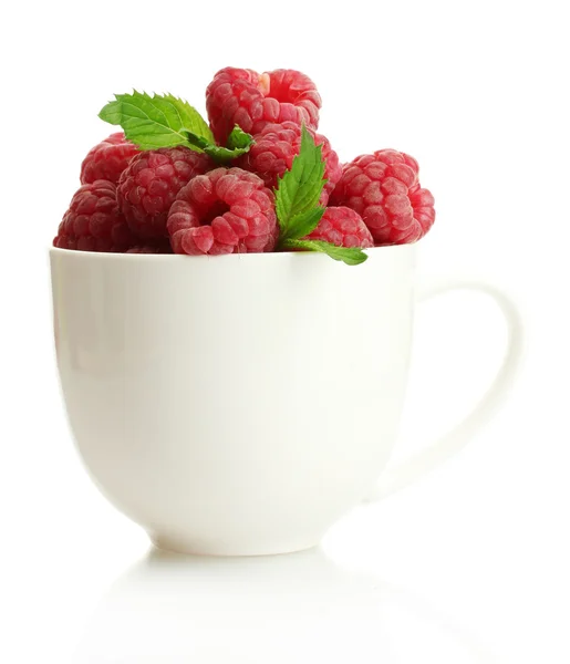 Ripe raspberries with mint in cup isolated on white — Stock Photo, Image