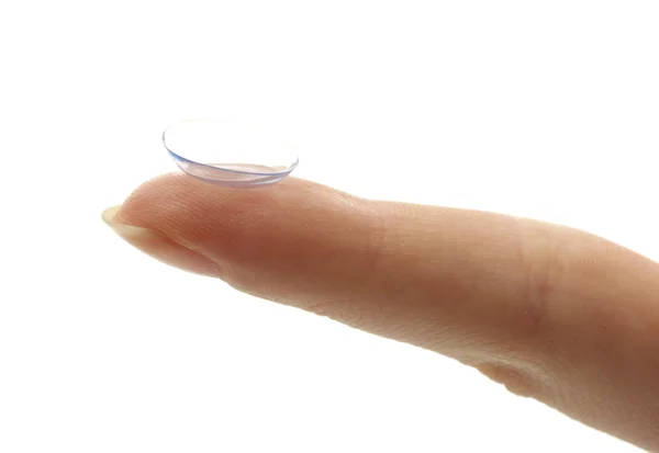 Kontaktlins på fingret isolerad på vitt — Stockfoto