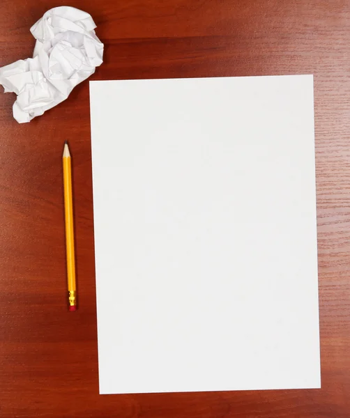 Empty paper, crumpled paper and pencil on wooden table — Stock Photo, Image