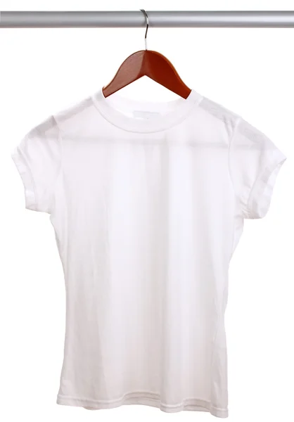 Vit t-shirt på galge isolerad på vit — Stockfoto