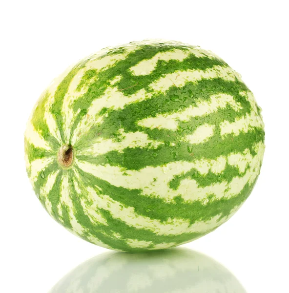 Reife Wassermelone isoliert auf weiß — Stockfoto