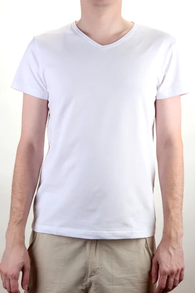 Człowiek w biały t-shirt z bliska — Zdjęcie stockowe