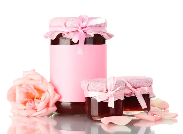 Sklenice s růžovou jam a květina izolovaných na bílém — Stock fotografie