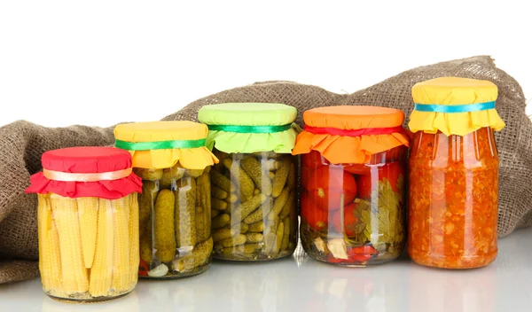 キャンバスの背景の野菜と缶詰の jar ファイル — ストック写真
