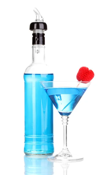 Savoureux cocktail bleu isolé sur blanc — Photo