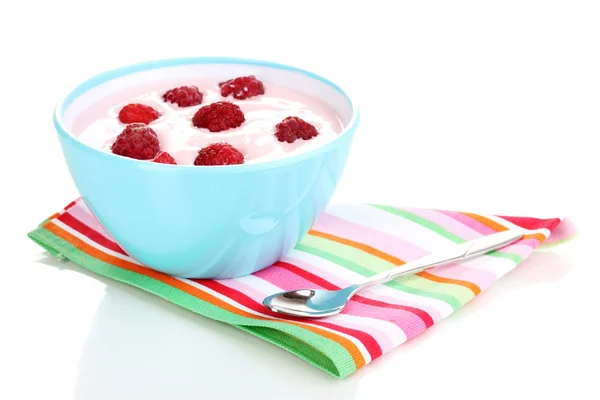 Yogur con frambuesas aisladas en blanco —  Fotos de Stock