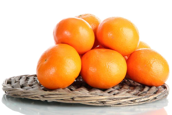 Спелые мандарины, изолированные на белом — стоковое фото