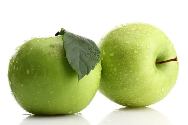 Maçãs verdes maduras isoladas em branco — Fotografia de Stock