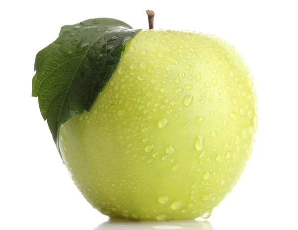 Manzana verde madura con hoja aislada en blanco — Foto de Stock