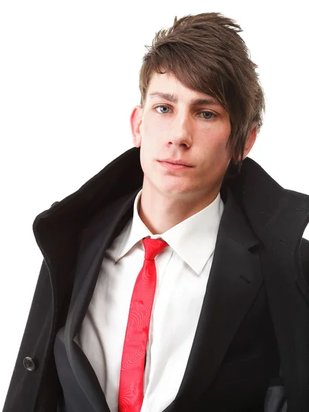 Молодой бизнесмен черный костюм случайный галстук на белом фоне — стоковое фото