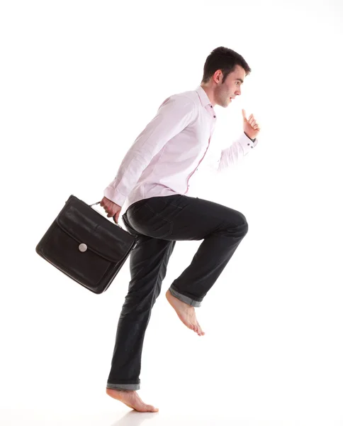 Бизнесмен бегает с изолированным портфелем — стоковое фото