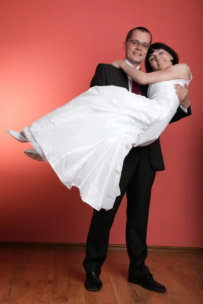 Happy smiling bride and groom — Stock Photo, Image