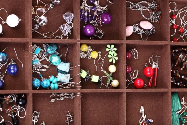 Caixa de jóias de madeira escura — Fotografia de Stock