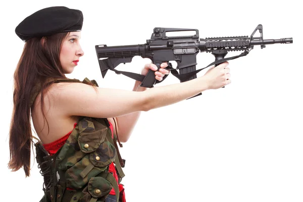 Menina segurando Rifle islated no fundo branco — Fotografia de Stock
