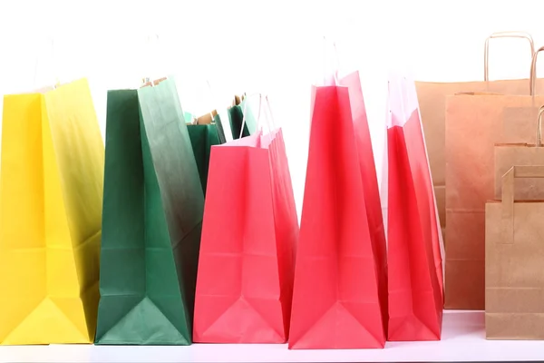 Compras sacos de presente coloridos isolados — Fotografia de Stock