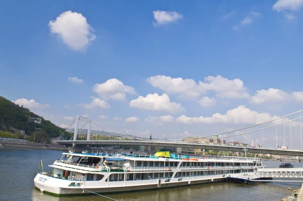 布达佩斯河船 — 图库照片