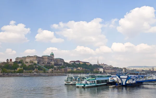 Budapest Flussboot — Stockfoto