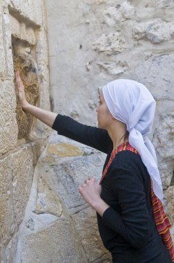 VIA dolorosa beşinci istasyonu