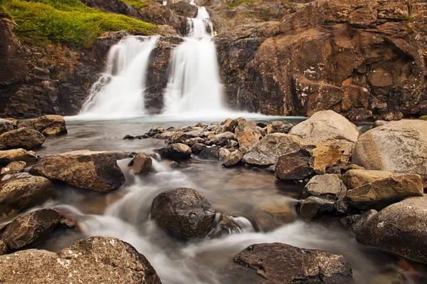 Isländischer Wasserfall — Stockfoto