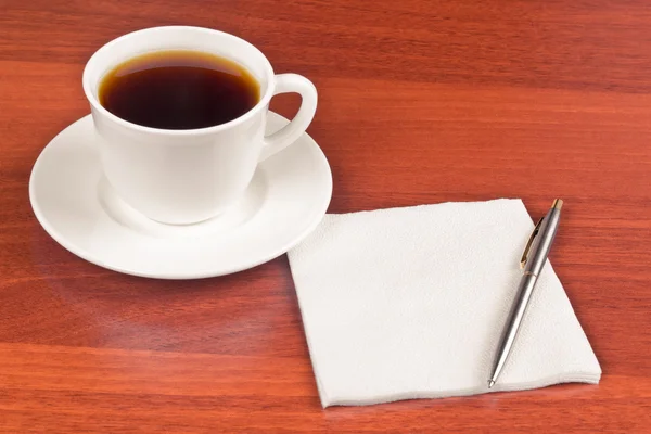 杯咖啡和餐巾 — 图库照片