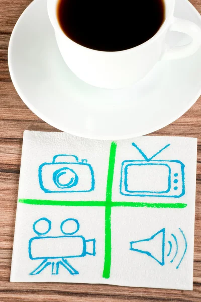 电视和照片一张餐巾纸上的迹象 — 图库照片