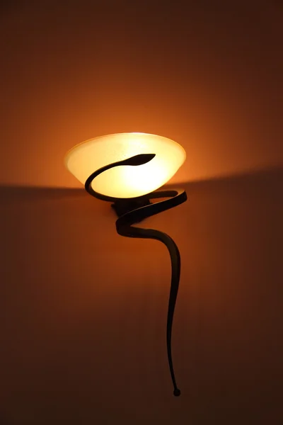 Элегантная настенная лампа — стоковое фото