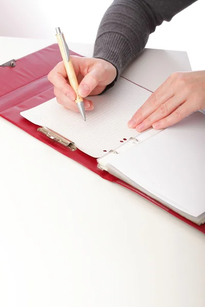 Mulher escreva por caneta no papel. Isolado sobre fundo branco — Fotografia de Stock