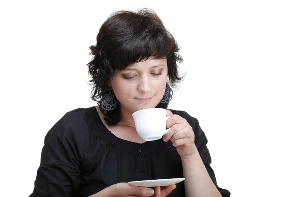 Femme tenant une tasse, isolée — Photo