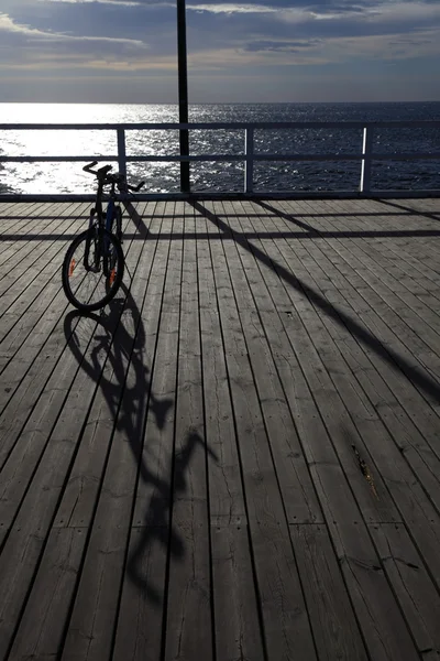 Fahrrad an der Seebrücke — Stockfoto