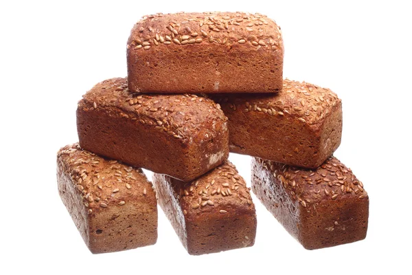 Brot auf weißem Hintergrund stapeln — Stockfoto