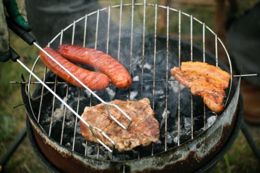 şenlik ateşi kamp ateşi yangın alevleri Steak Barbekü Izgara