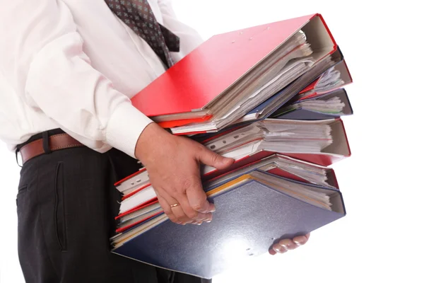 Człowiek posiadający stos foldery - na białym tle — Zdjęcie stockowe
