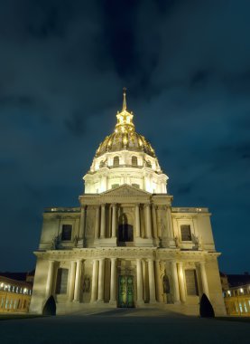 les Invalides bir kubbe