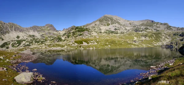 Montaña y lago — Foto de Stock