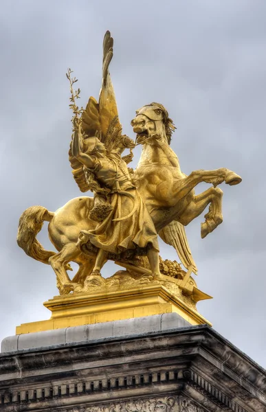Altın heykeli — Stok fotoğraf