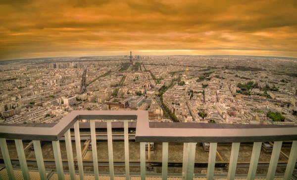 Párizs sötétedés naplemente jelenet — Stock Fotó