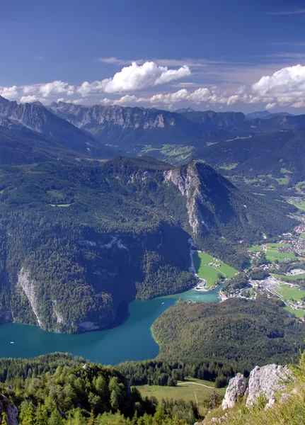 Lac Konigssee dans les Alpes bavaroises — Photo
