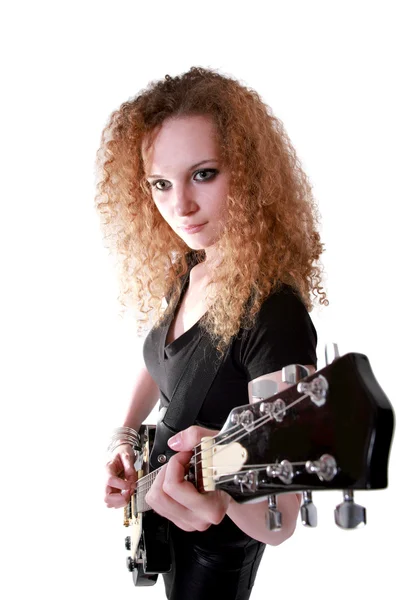Dziewczyna i gitara na białym tle — Zdjęcie stockowe