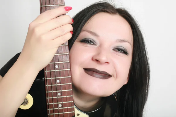 Girl smiling with guitar isolated — Stock Photo, Image