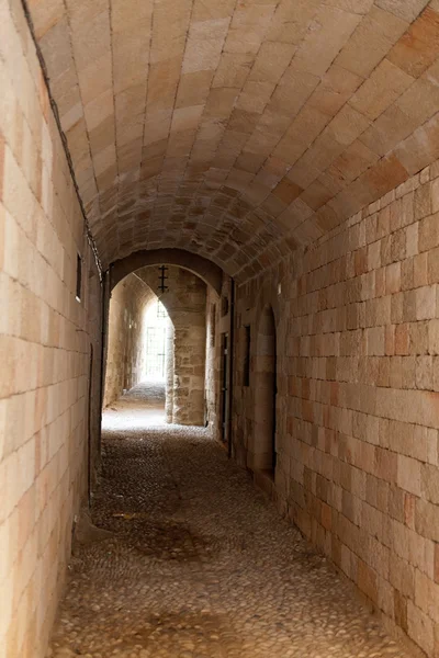 O túnel mais longo do antigo castelo — Fotografia de Stock
