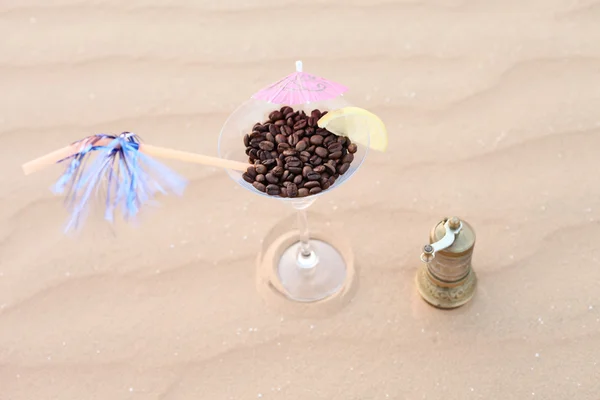 Kaffe på öknens sanddyner — Stockfoto