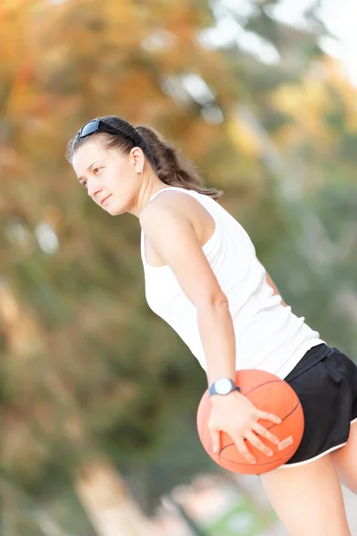 Athlete with the ball — Stock Photo, Image